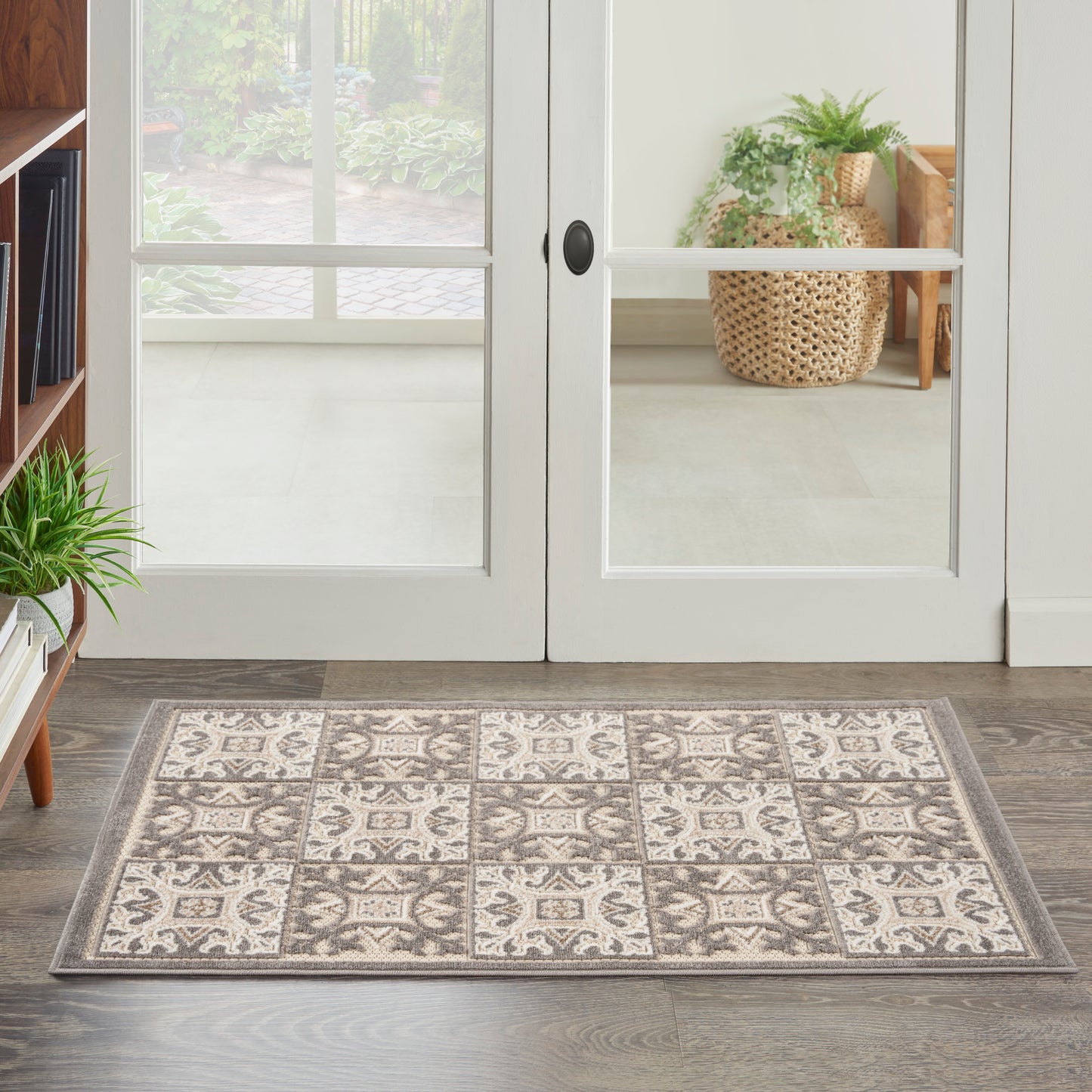 Nourison Aloha 2'8" x 4' Ivory Grey Contemporary Rug