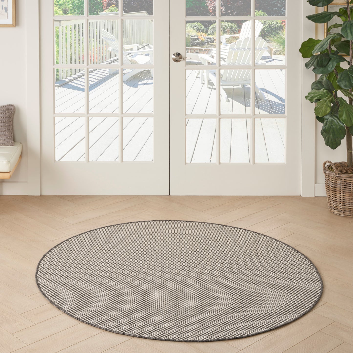 Nourison Courtyard 5' x Round Ivory/Charcoal Modern Rug