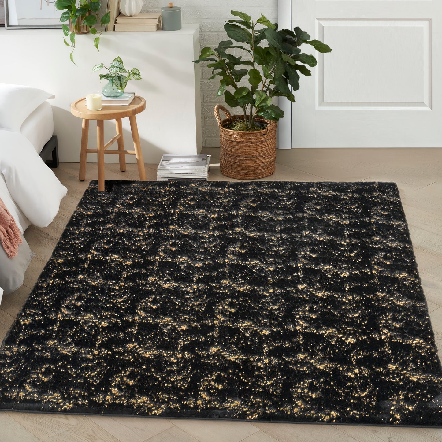 Nourison Cozy Shimmer 5'3" x 7'3" Black Gold Glam Indoor Rug