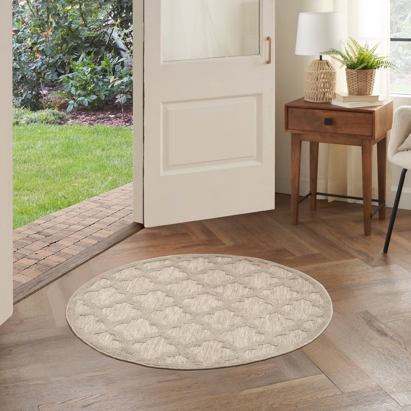 Nourison Easy Care 4' x Round Cream Modern Rug