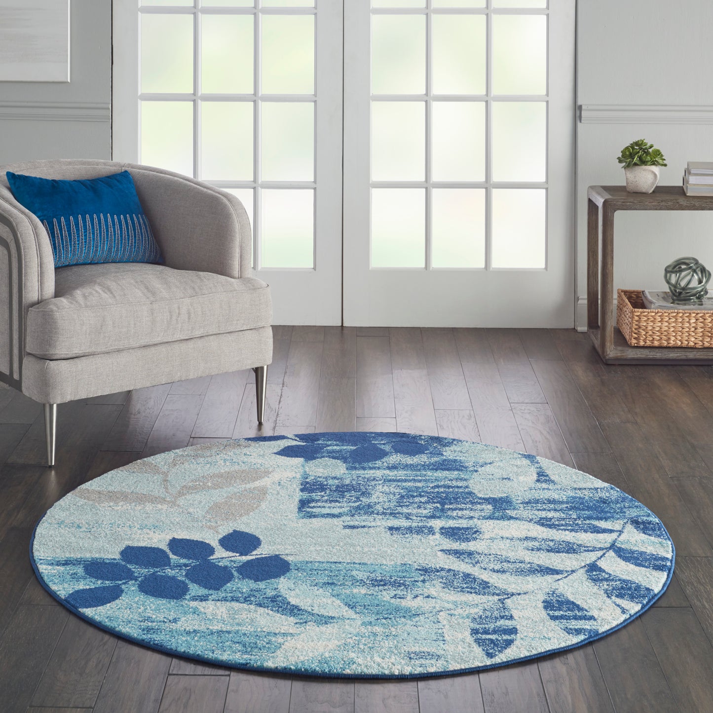 Nourison Tranquil 5'3" x Round Navy/Light Blue Farmhouse Indoor Rug