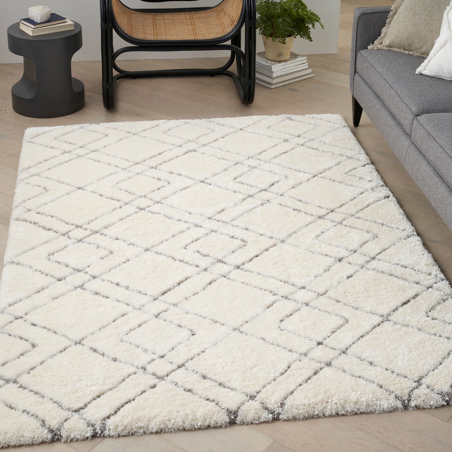 Nourison Dreamy Shag 5'3" x 7'3" Ivory Shag Indoor Rug