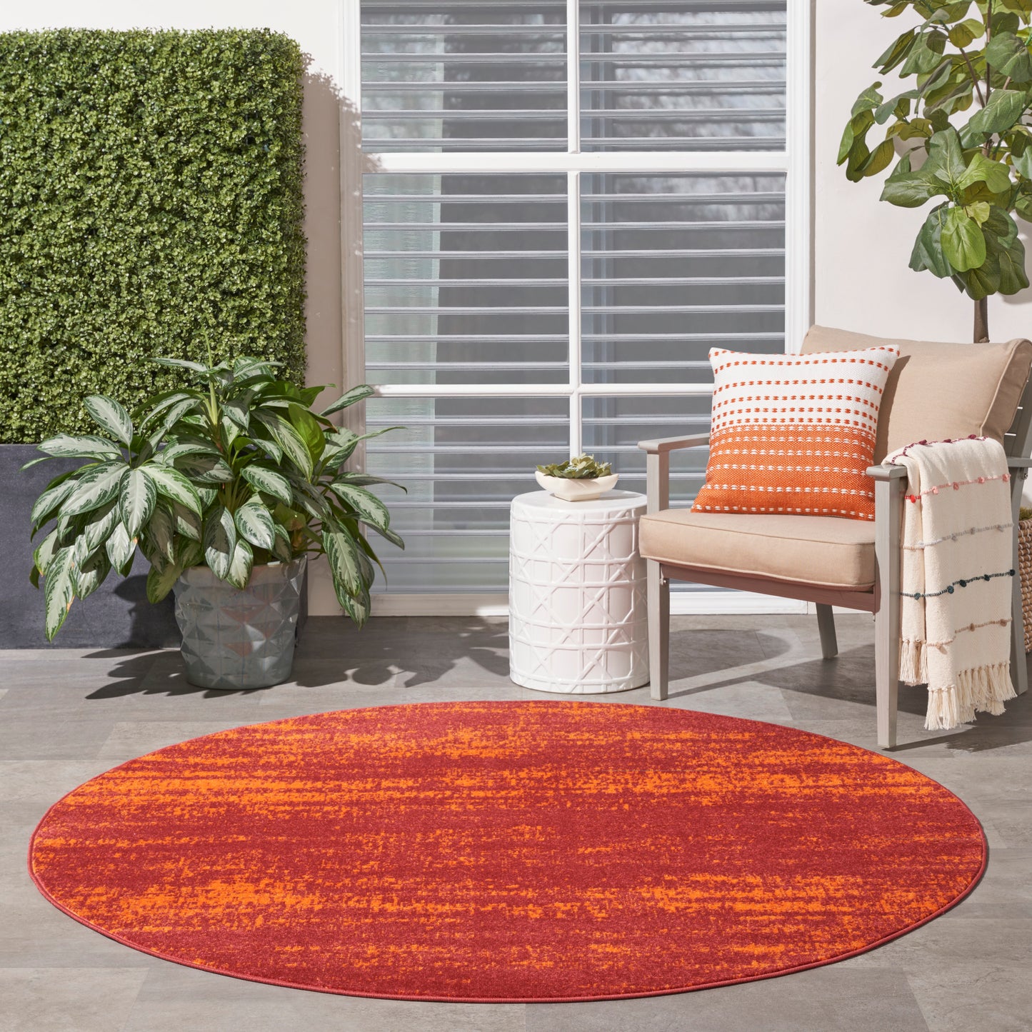 Nourison Nourison Essentials 6' x Round Red Modern Rug