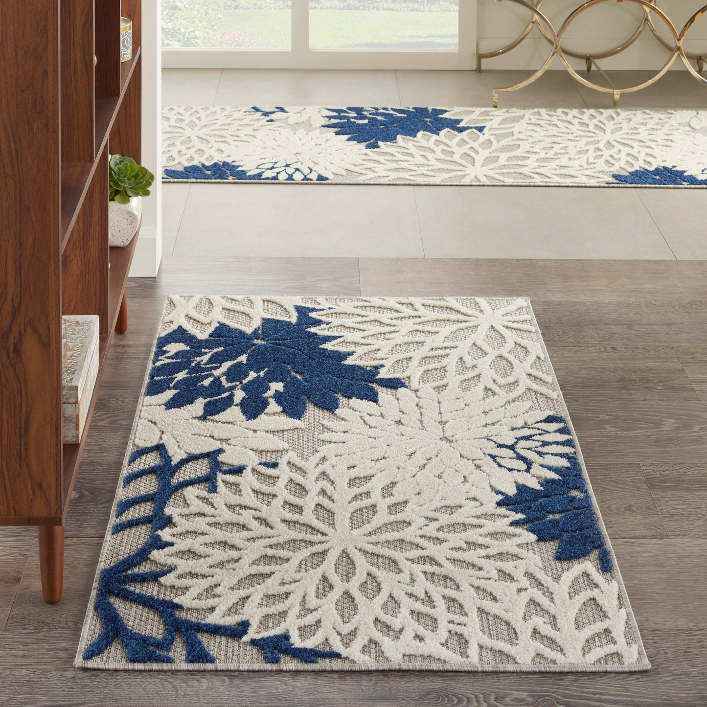 Nourison Aloha 2'8" x 4' Ivory Navy Tropical Rug