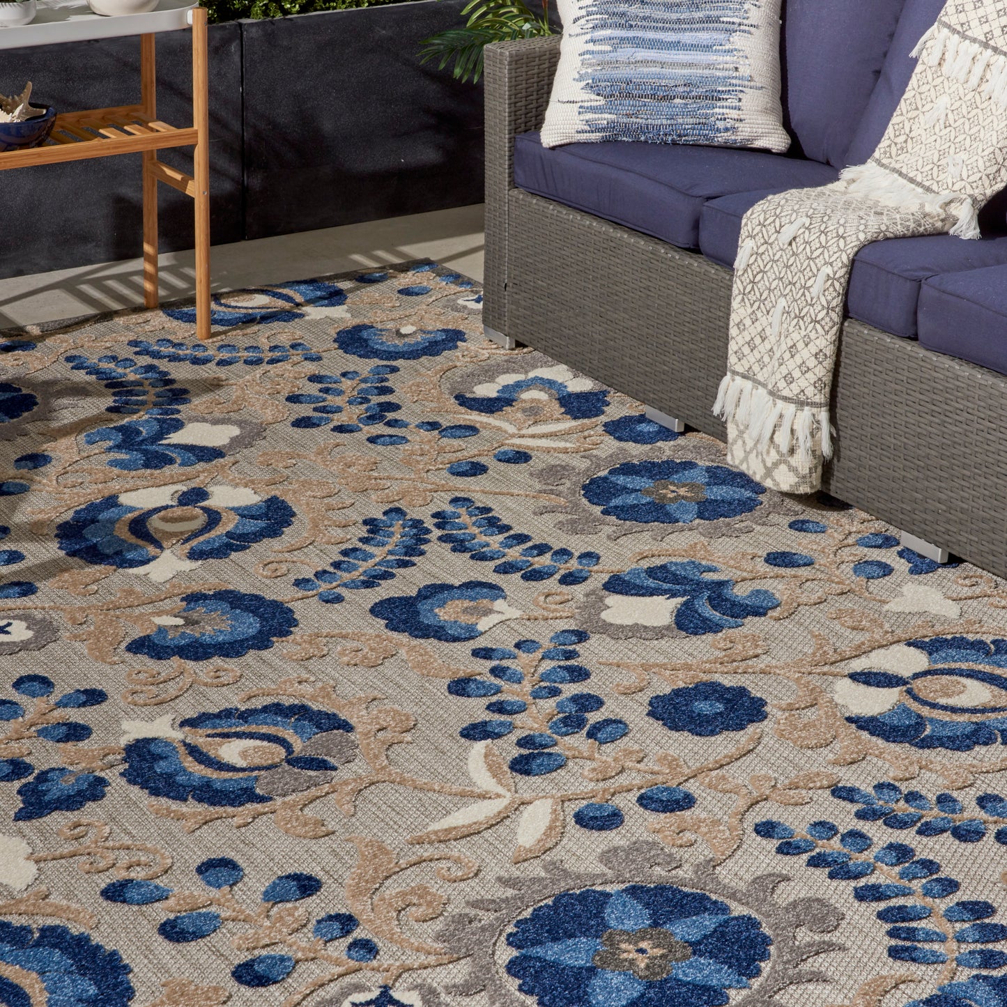 Nourison Aloha 7'10" x 10'6" Natural Blue Farmhouse Rug