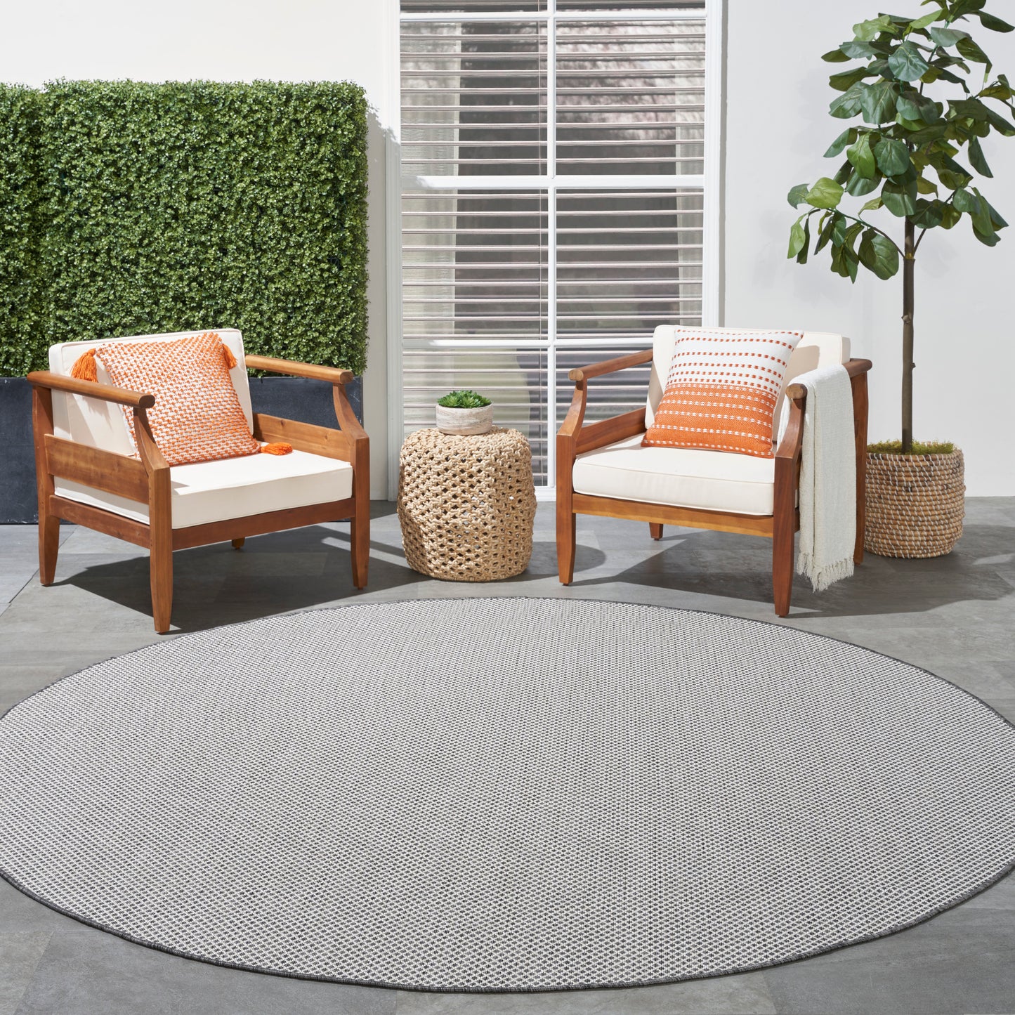 Nourison Courtyard 6' x Round Ivory/Charcoal Modern Rug