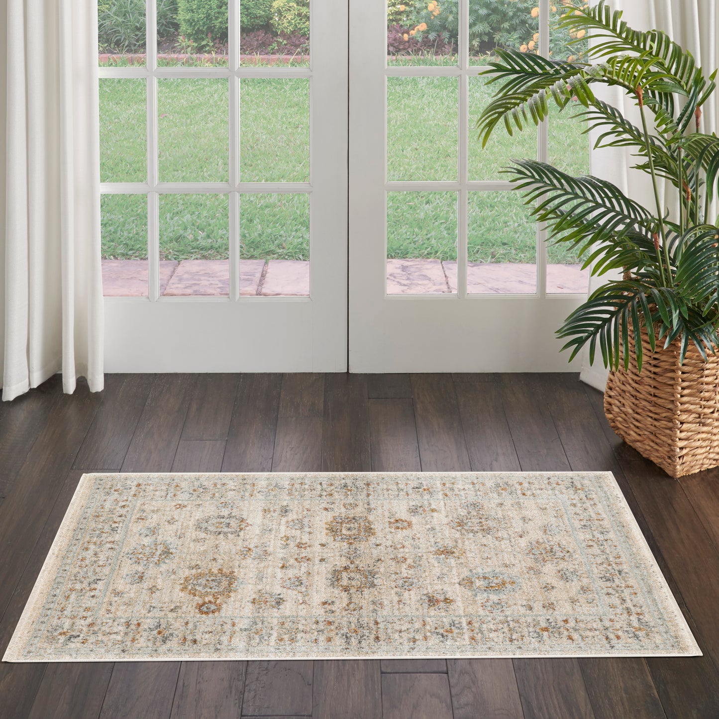 Nourison Traditional Home 2'6" x 4'6" Ivory Beige Vintage Indoor Rug