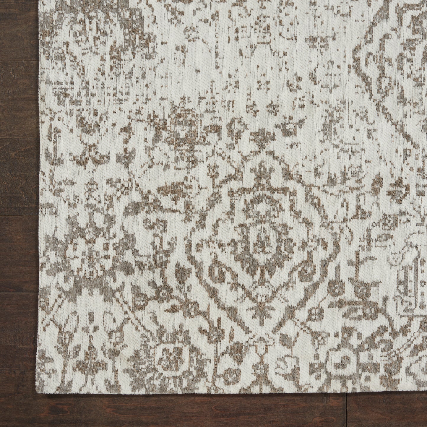 Nourison Damask 6' x 9' Ivory Farmhouse Indoor Rug