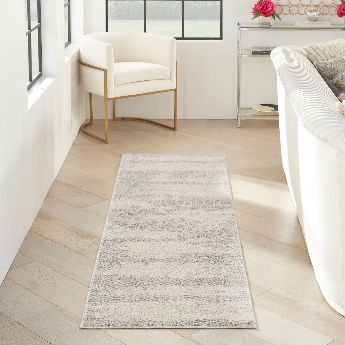 Inspire Me! Home Décor Elegance 2'2" x 7'6" Beige Grey Modern Indoor Rug