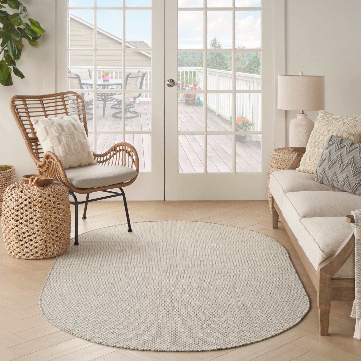 Nourison Courtyard 6' x 9' Oval Ivory Silver Modern Rug