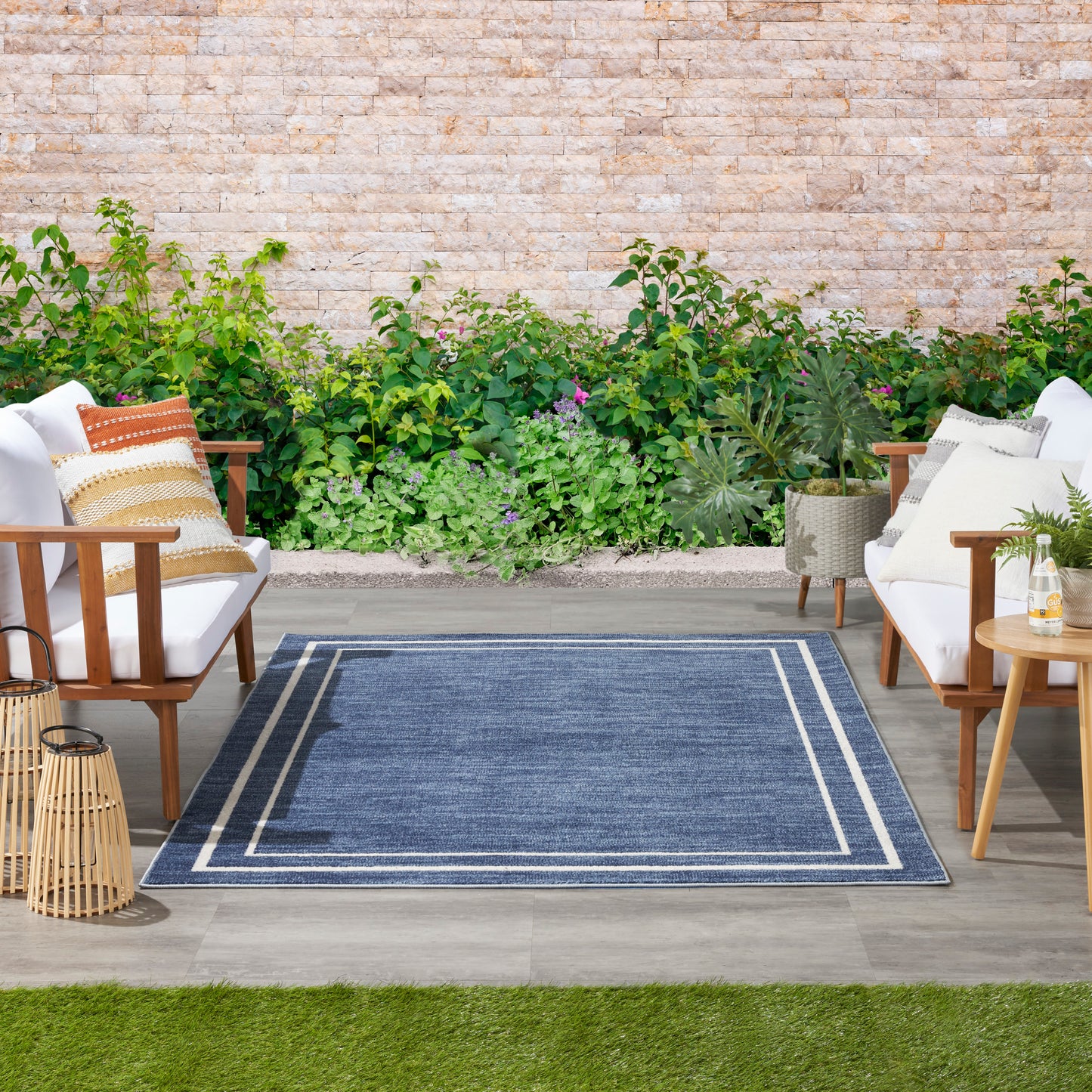 Nourison Nourison Essentials 7' x 10' Navy Ivory Outdoor Rug