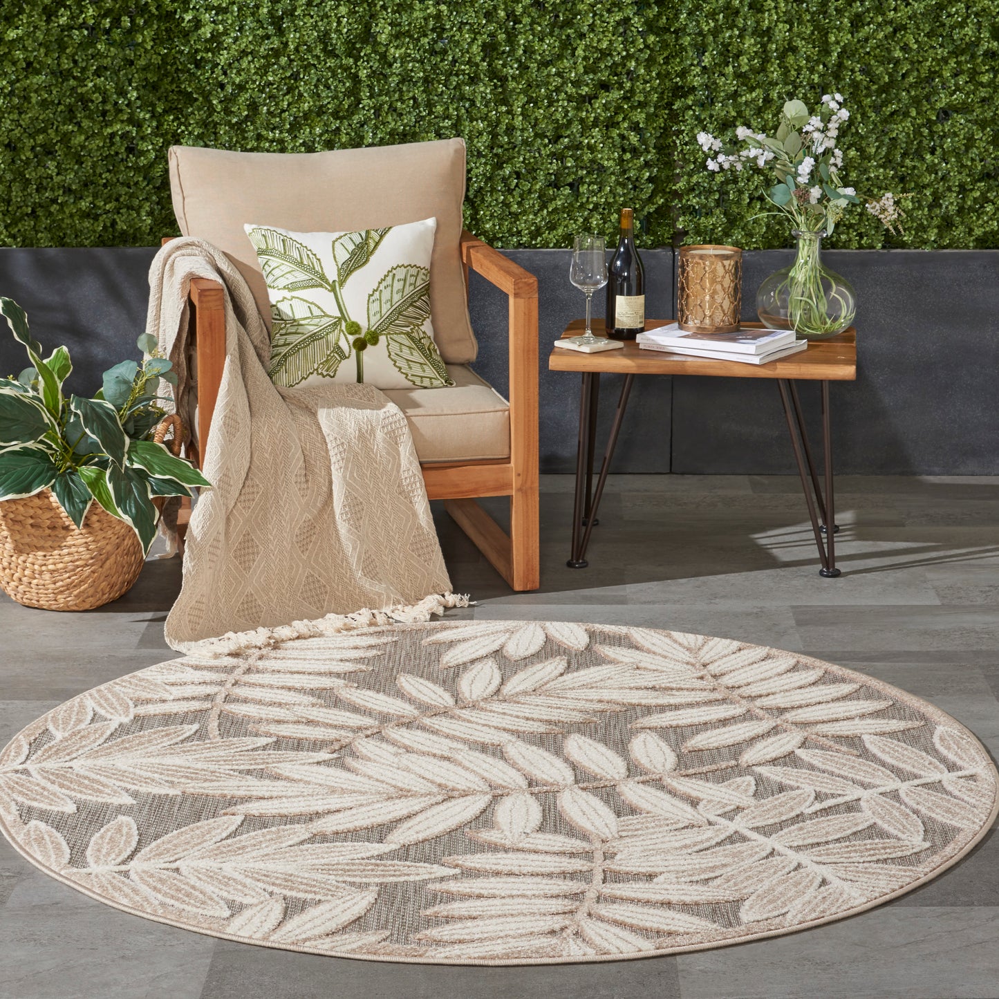 Nourison Aloha 4' x Round Natural Tropical Rug