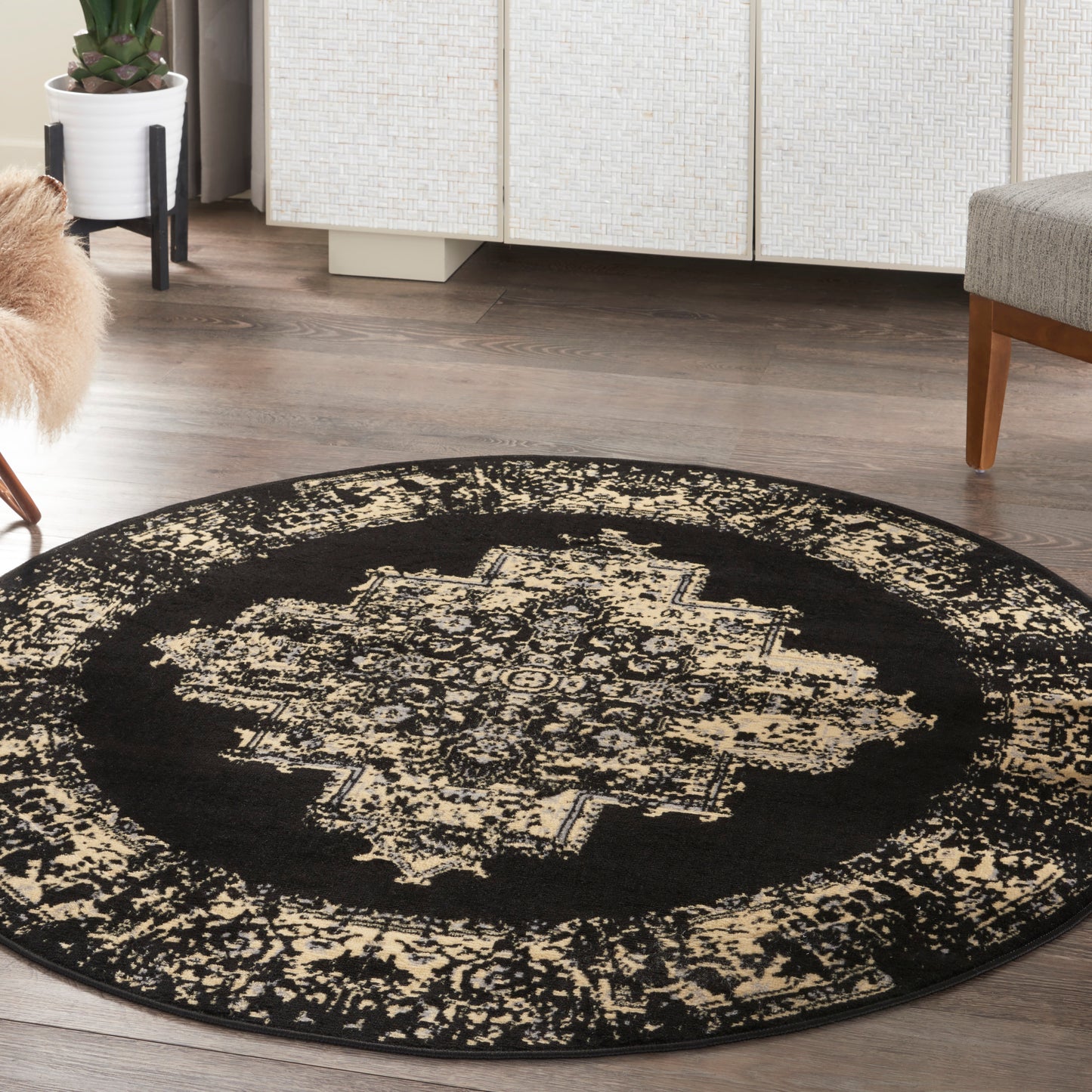 Nourison Grafix 4' x Round Black Vintage Indoor Rug