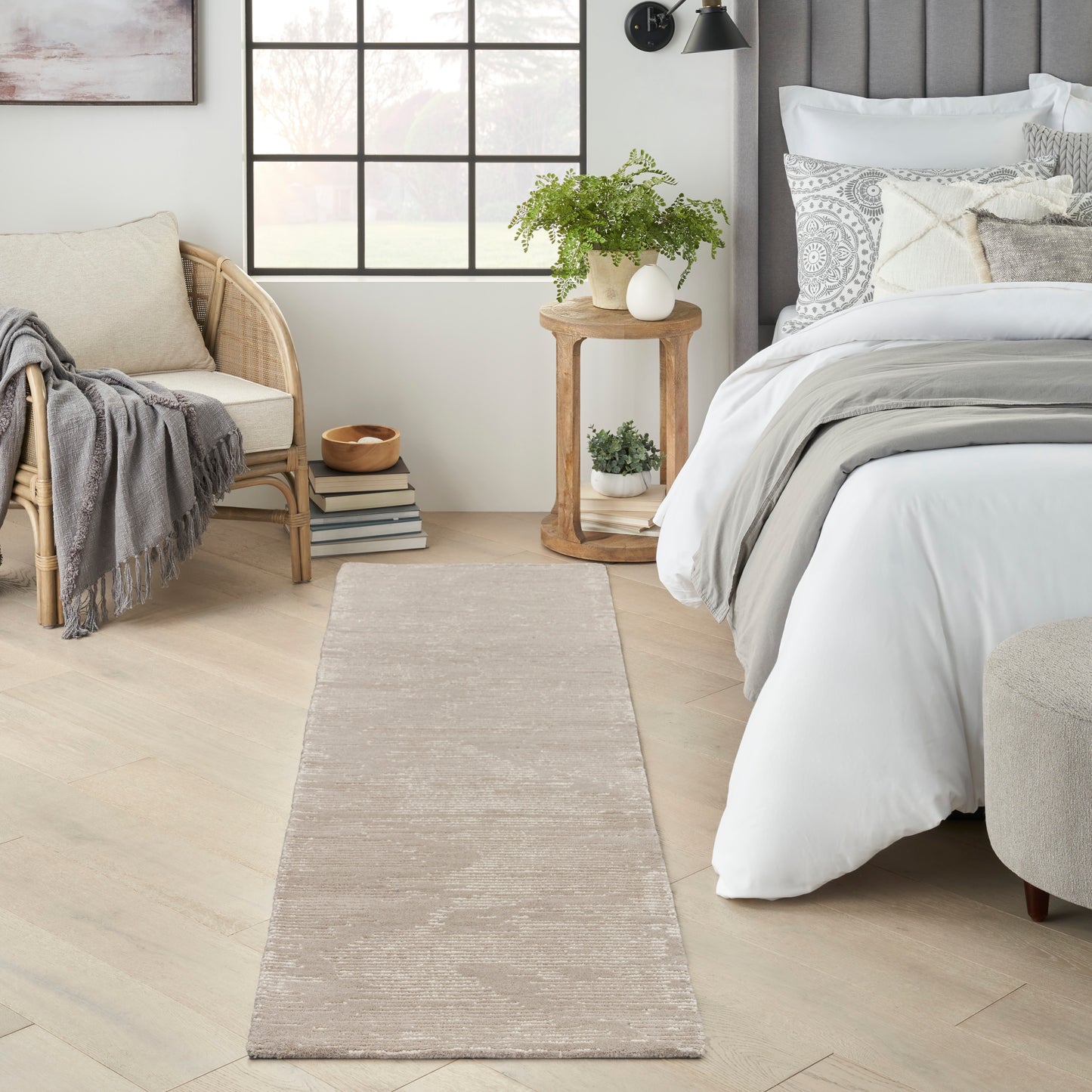 Michael Amini Ma30 Star 2'3" x 8' Taupe/Ivory Modern Indoor Rug