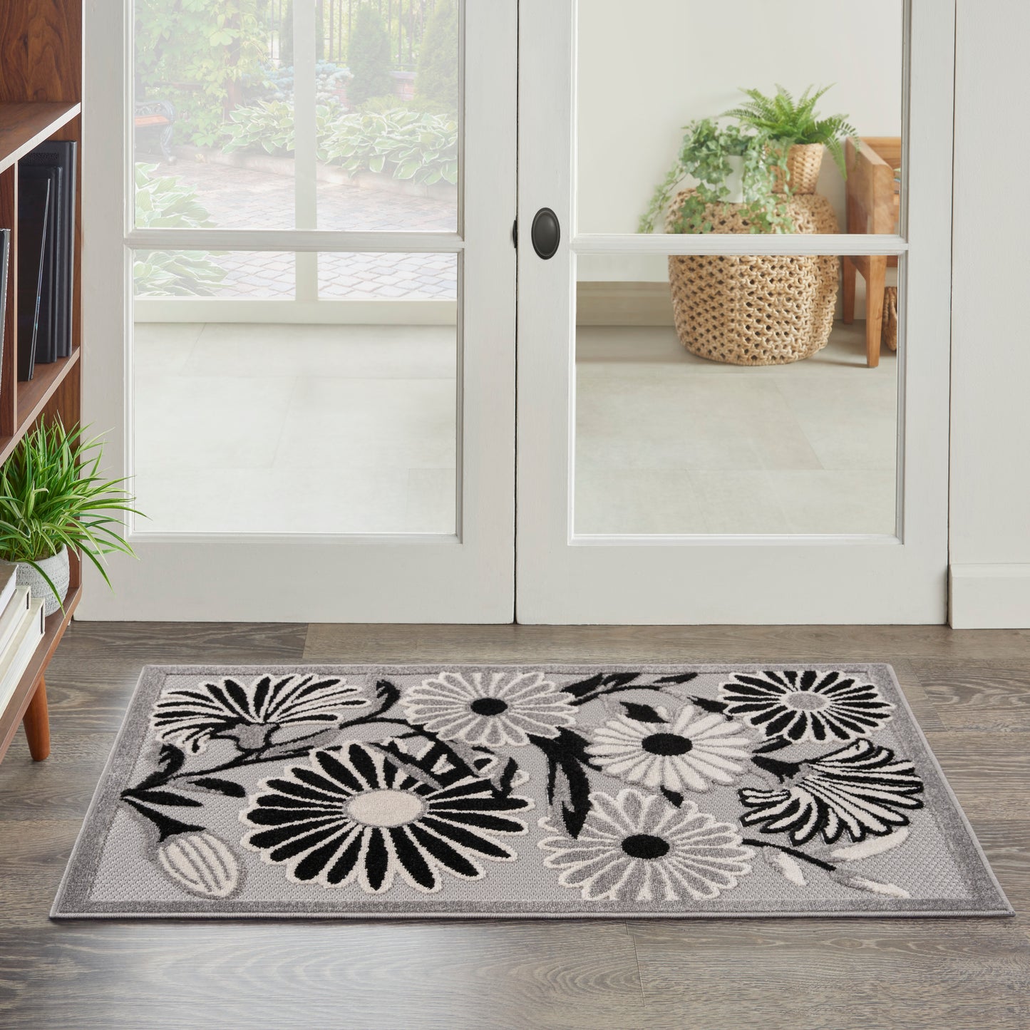 Nourison Aloha 2'8" x 4' Black White Contemporary Rug