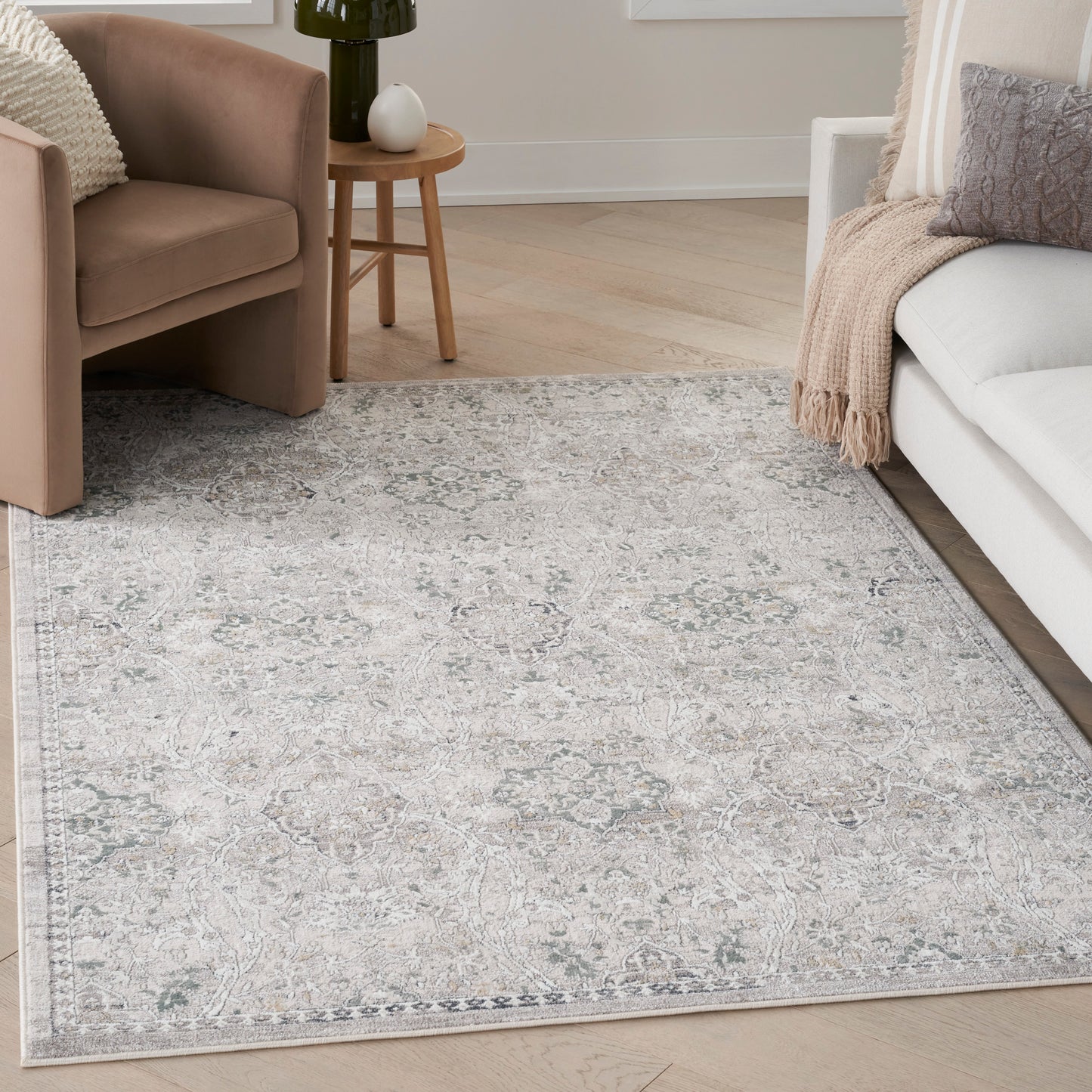 Nourison Distinctive 7'10" x 9'10" Cream Grey Modern Indoor Rug