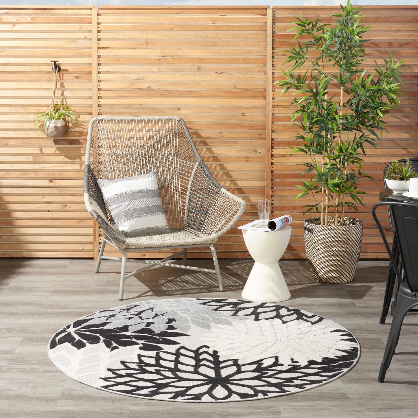 Nourison Aloha 4' x Round Black White Tropical Rug