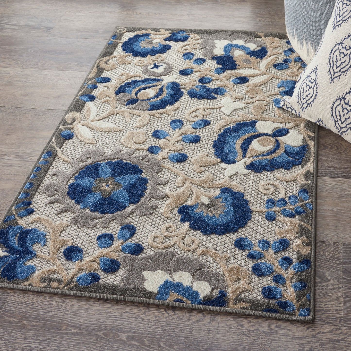 Nourison Aloha 2'8" x 4' Natural Blue Farmhouse Rug