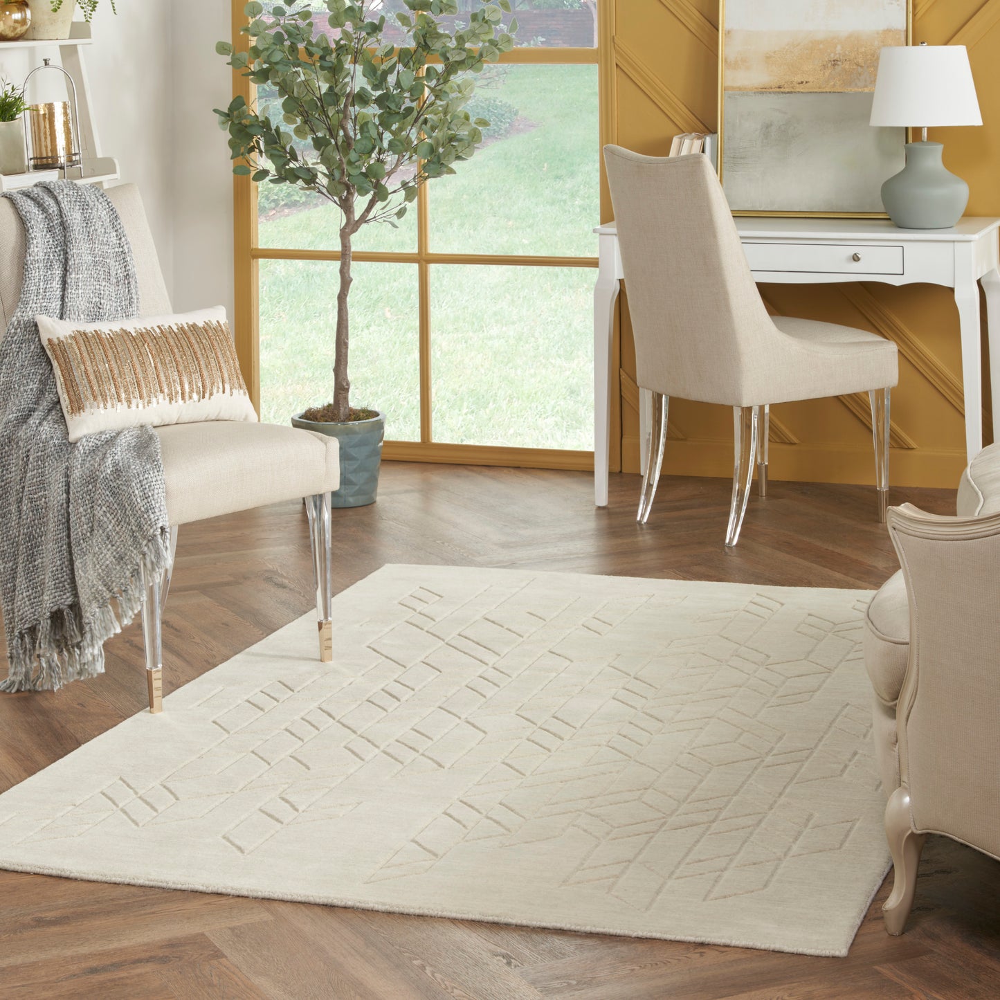 Nourison Alessia 5'3" x 7'5" Ivory Modern Indoor Rug