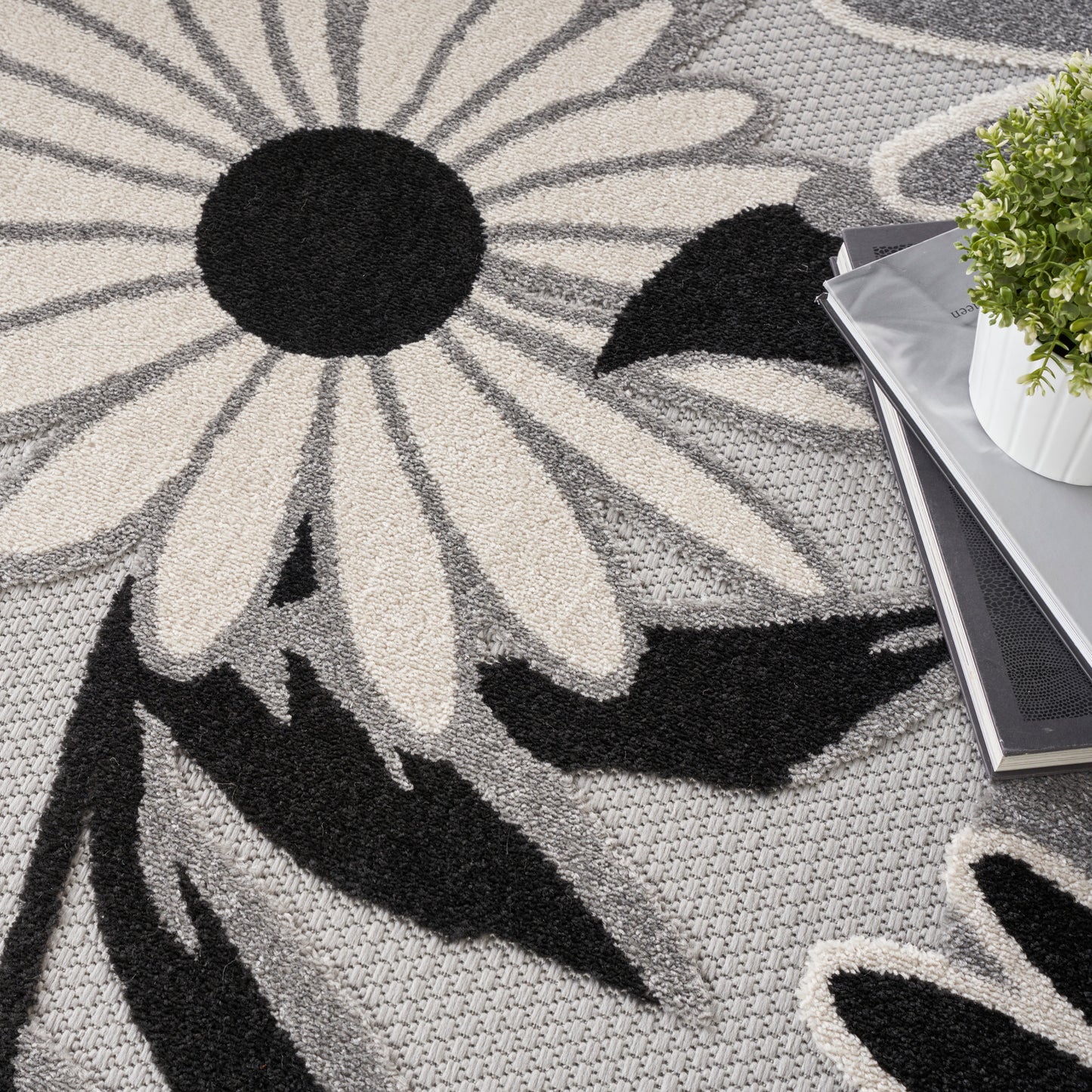 Nourison Aloha 5'3" x Round Black White Contemporary Rug