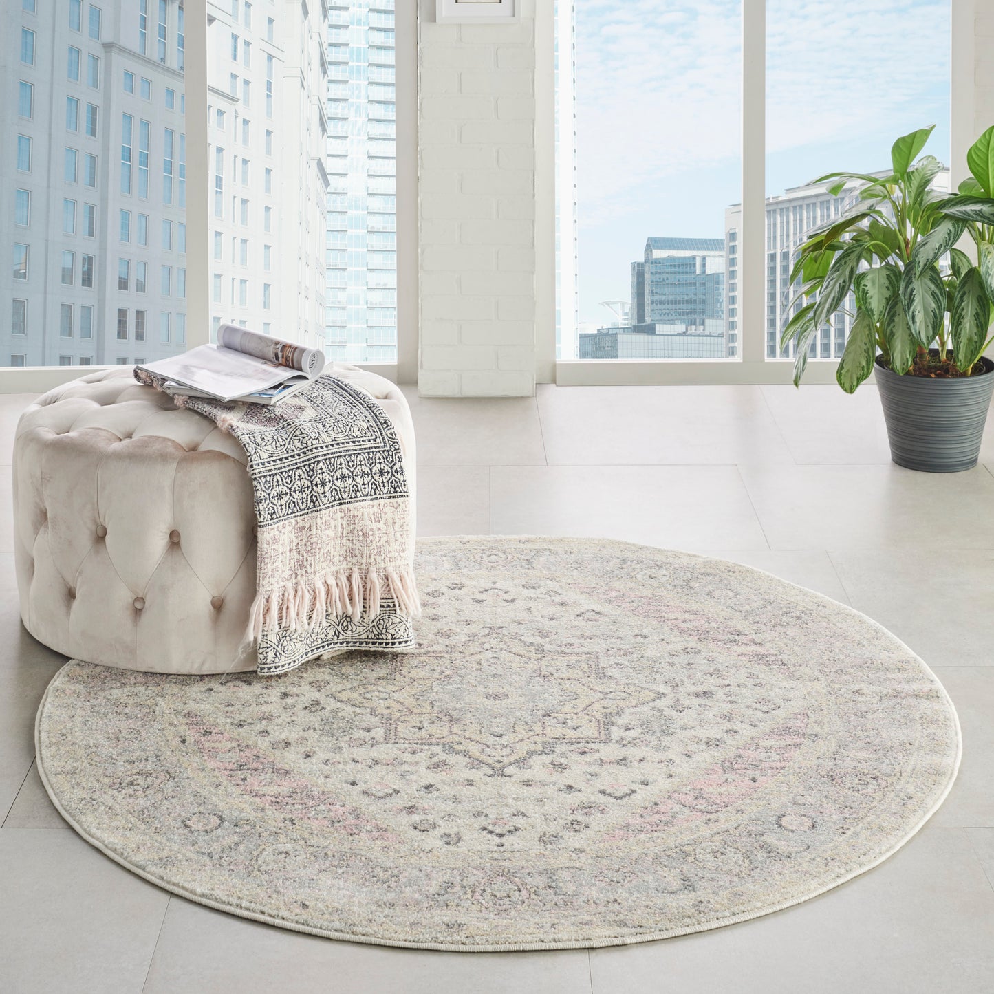 Nourison Tranquil 5'3" x Round Ivory/Pink Vintage Indoor Rug