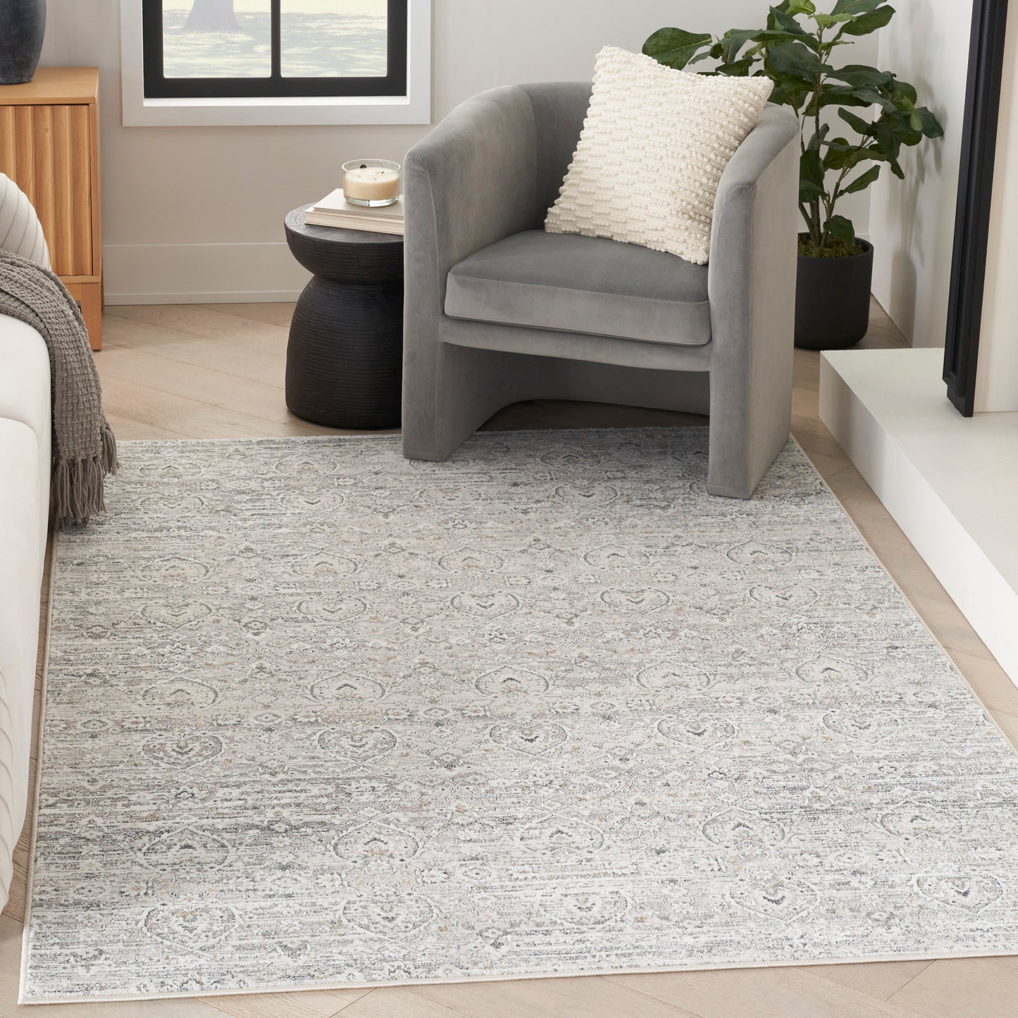 Nourison Distinctive 7'10" x 9'10" Ivory Grey Modern Indoor Rug